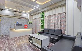 Oyo Flagship 80905 Hotel The World Surat India